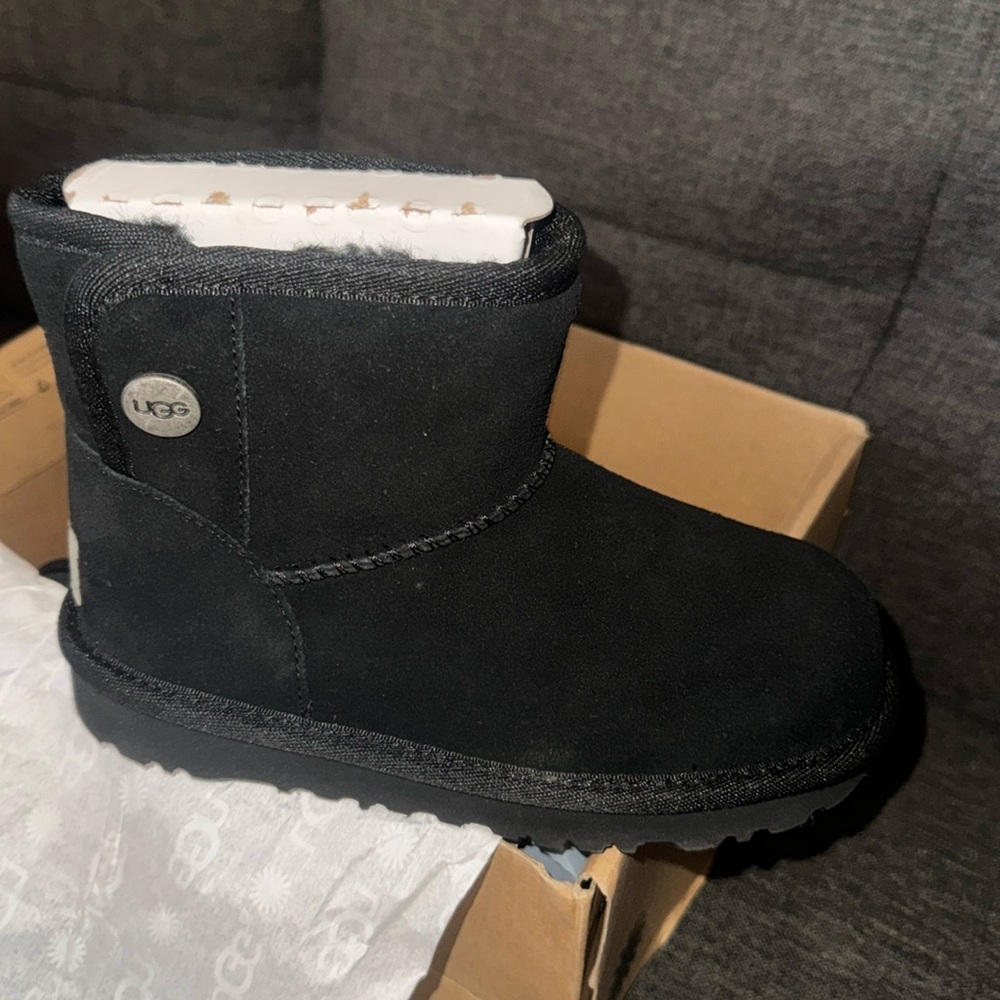 Uggs T Jona size 11 black